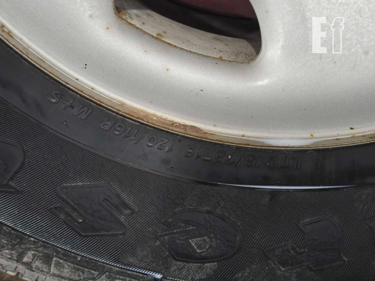 2017-chevrolet-express-2500-image-21