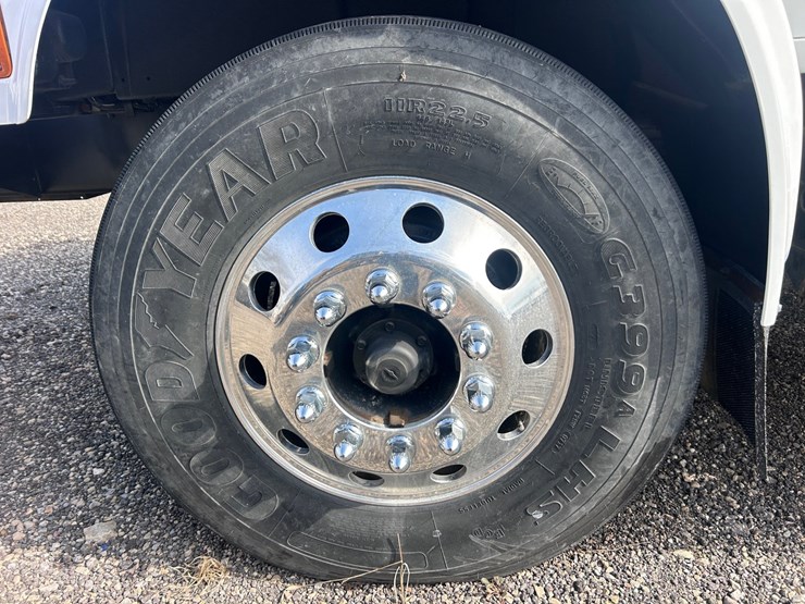 #1008-•-international-cab-and-chassis-image-66