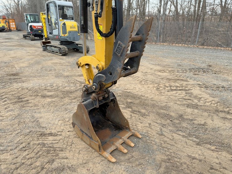 2017-caterpillar-305e2-cr-image-12