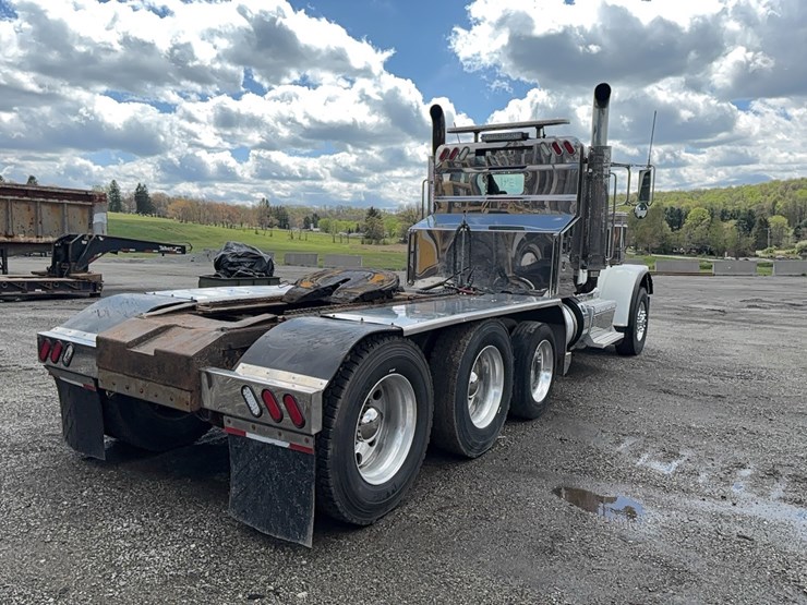 2013-peterbilt-388-image-4