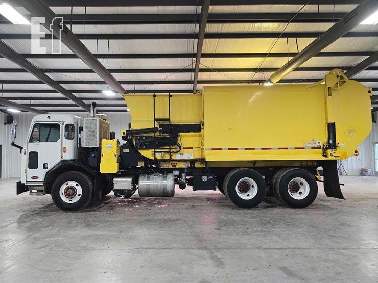 2018-peterbilt-320-image-5