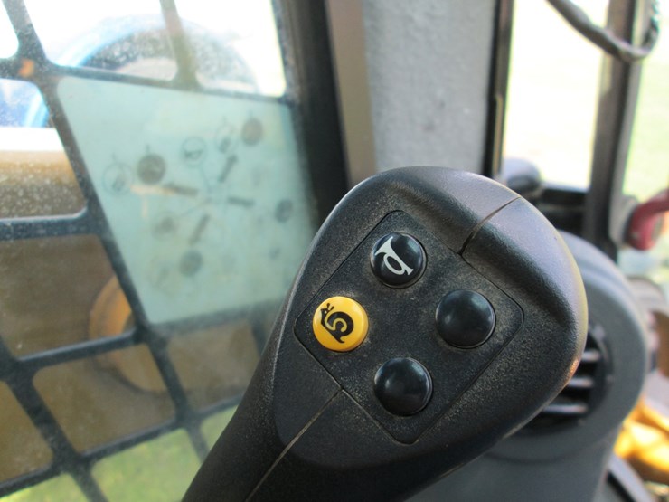 2022-caterpillar-259d3-image-29