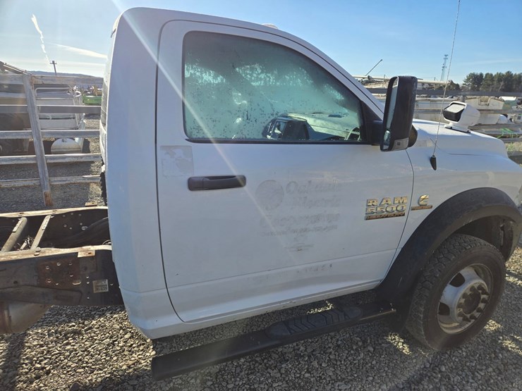 2017-massey-ferguson-8-image-15