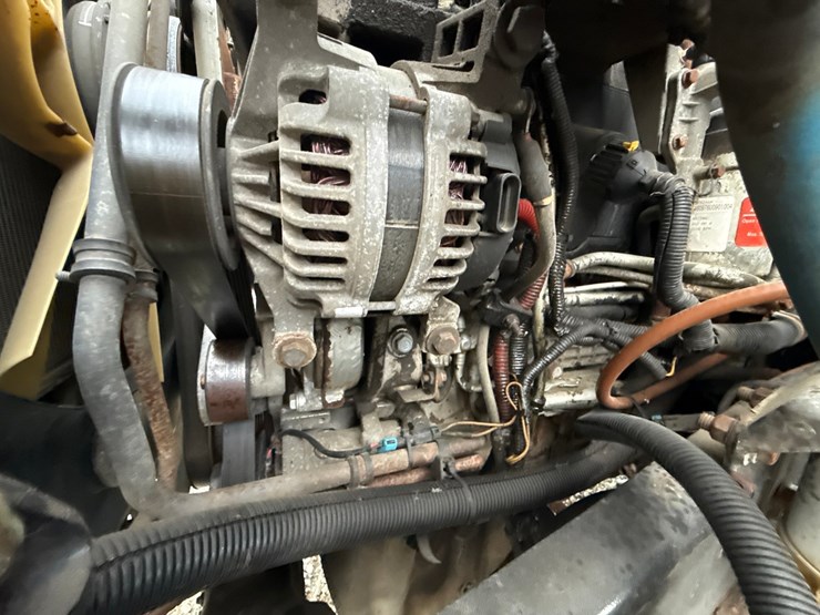 2010-massey-ferguson-8-image-13