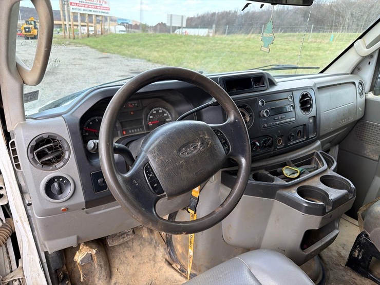 2013-ford-e350-image-19