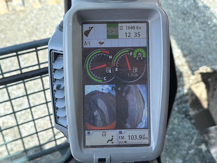 2020-hitachi-zx200-image-28