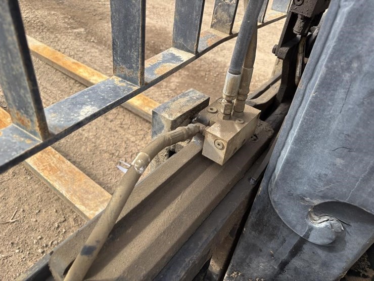 2015-yale-gdp80-forklift-image-17