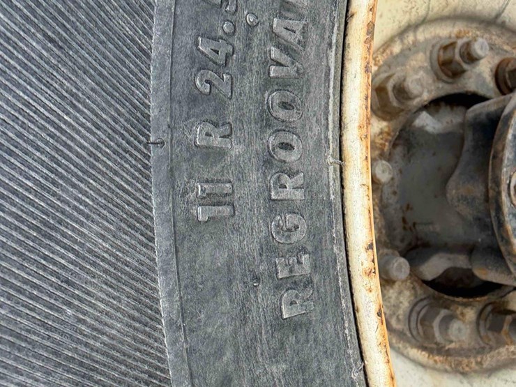 2000-peterbilt-357-image-18