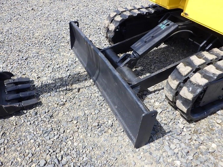 komatsu-pc28uu-image-11