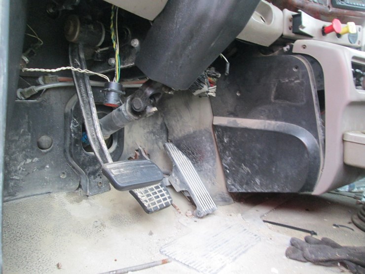 #46168-•-inop-2006-mack-613-vision-t/a-daycab-truck-tractor-1m1ak06yx6n010204-image-35