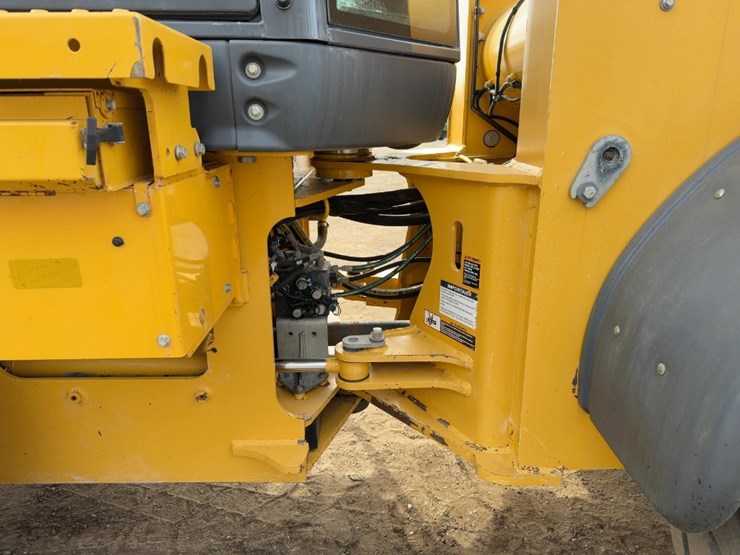 2018-deere-544k-image-17