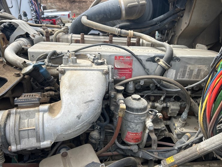 2010-massey-ferguson-8-image-47