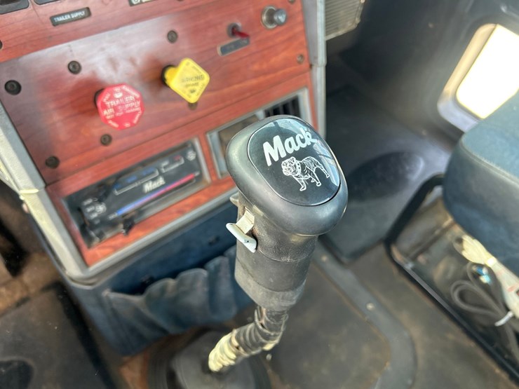 1999-mack-cl713-image-29
