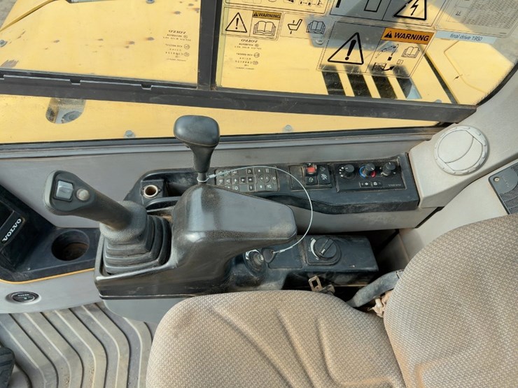 2016-volvo-ecr88d-image-37