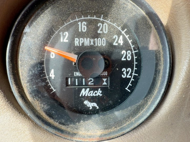 1983-mack-rd685s-image-26