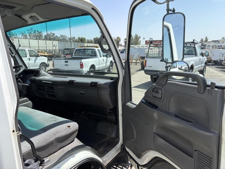 2001-gmc-w4500-image-10