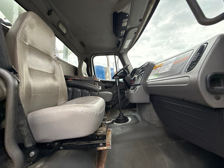 2010-massey-ferguson-8-image-80