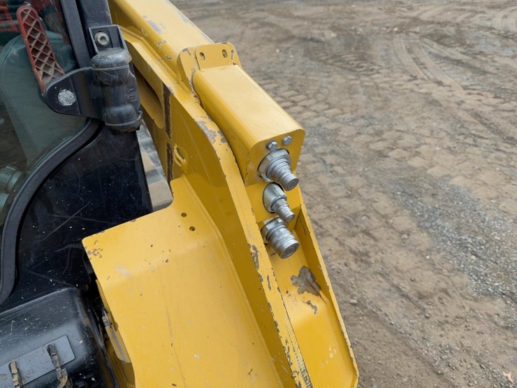 2021-caterpillar-259d3-image-11