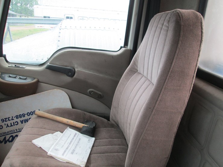 #46168-•-inop-2006-mack-613-vision-t/a-daycab-truck-tractor-1m1ak06yx6n010204-image-40