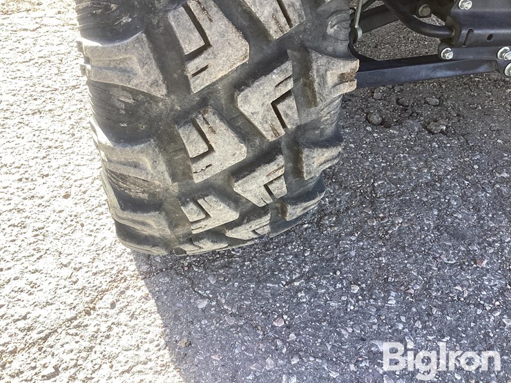 2019-john-deere-gator-image-16