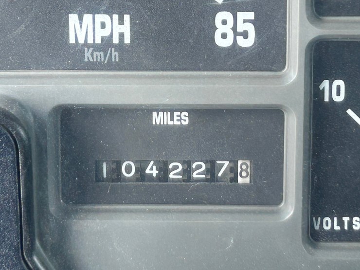 #1008-•-international-cab-and-chassis-image-57