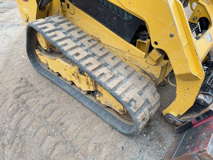 2020-caterpillar-259d3-image-12