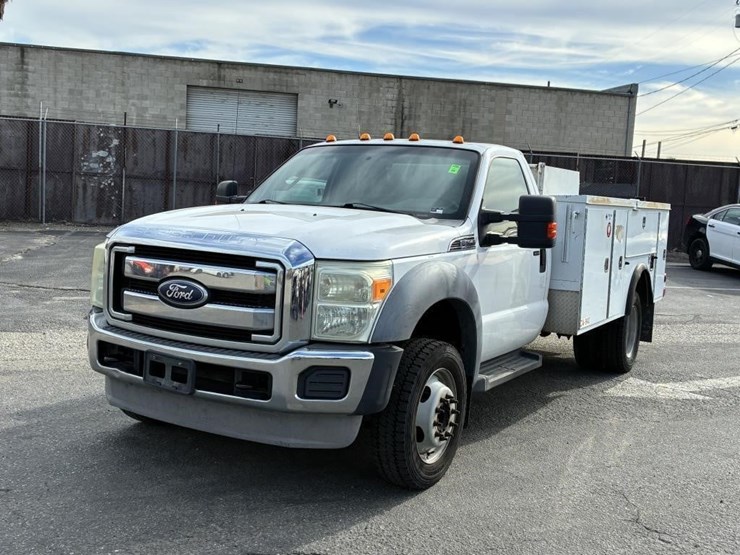 2011-ford-f550-image-1