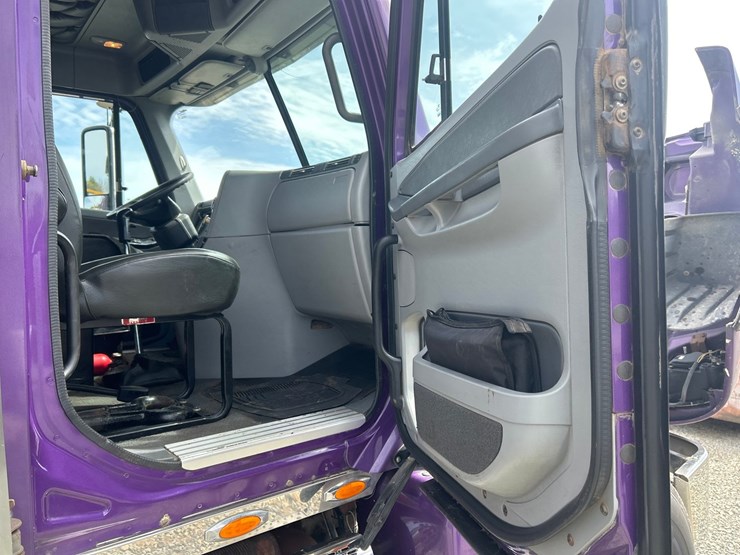 2010-massey-ferguson-8-image-58