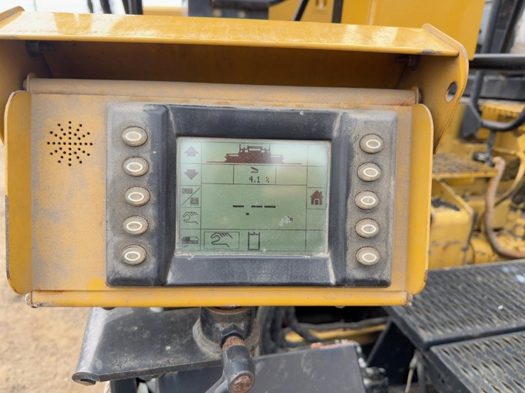 2010-caterpillar-ap-555e-image-33