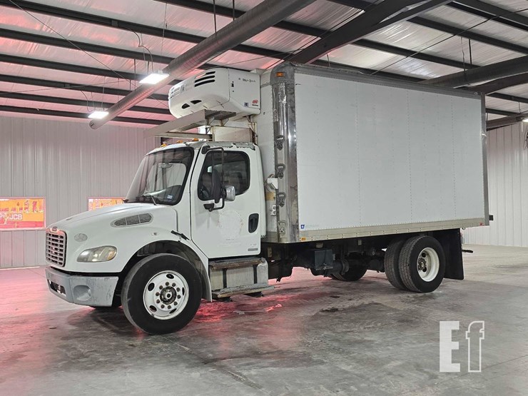 2009-freightliner-business-class-m2-106-image-1