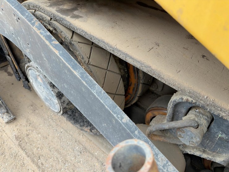 2013-caterpillar-ap-1055e-image-11