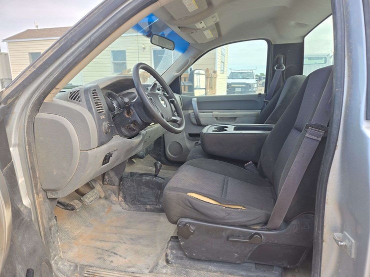 2013-chevrolet-silverado-3500hd-image-13