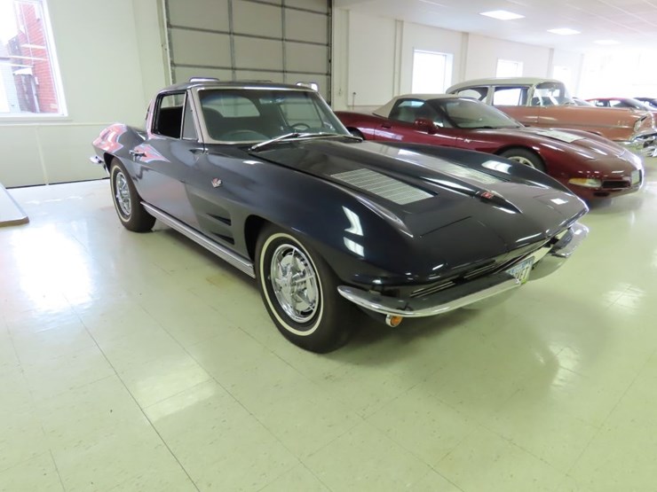 1963-chevrolet-corvette-stingray-split-window-coupe-image-40