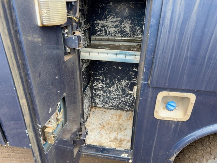 2012-ford-f550-xl-image-14