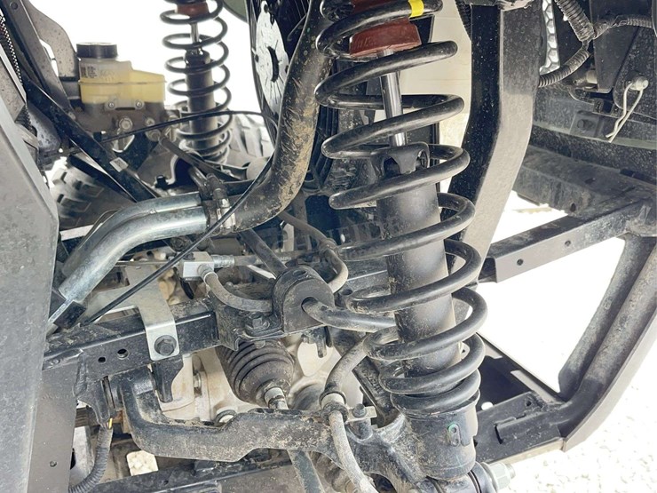 2022-john-deere-gator-image-16