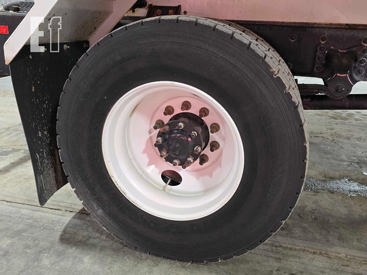 2022-freightliner-business-class-m2-106-image-29