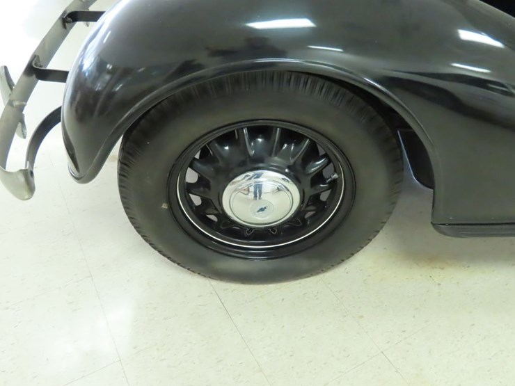 1936-chevrolet-2dr-town-sedan-image-15