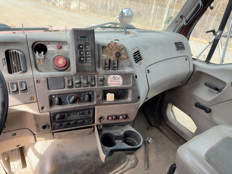 2008-sterling-lt9500-image-22