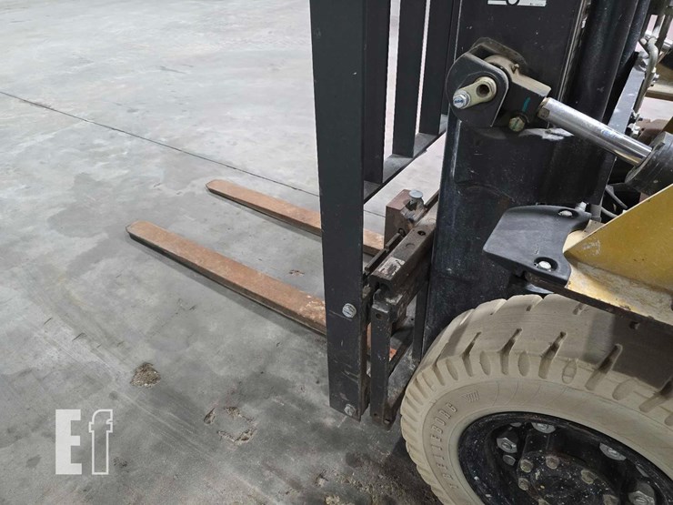 2019-caterpillar-gp25n-image-12