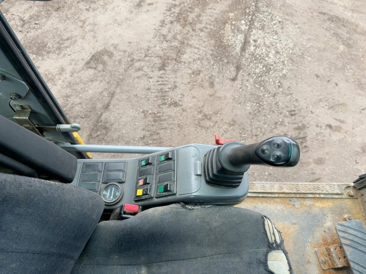 2006-volvo-ec140b-lc-image-43