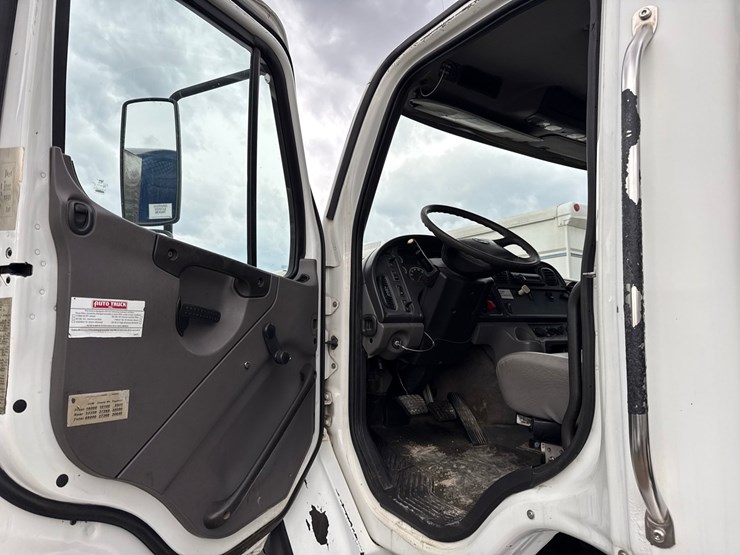 2010-massey-ferguson-8-image-81