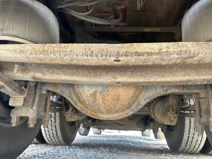 2010-massey-ferguson-8-image-26