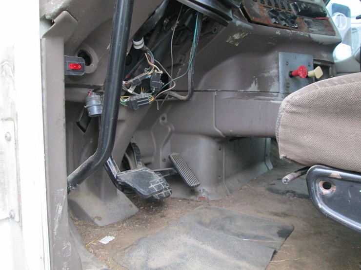 2008-peterbilt-387-image-34