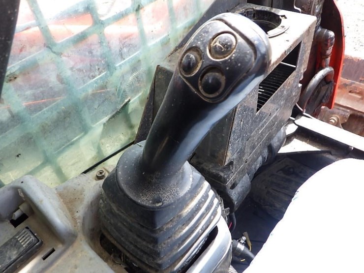 2012-kubota-svl75-image-23