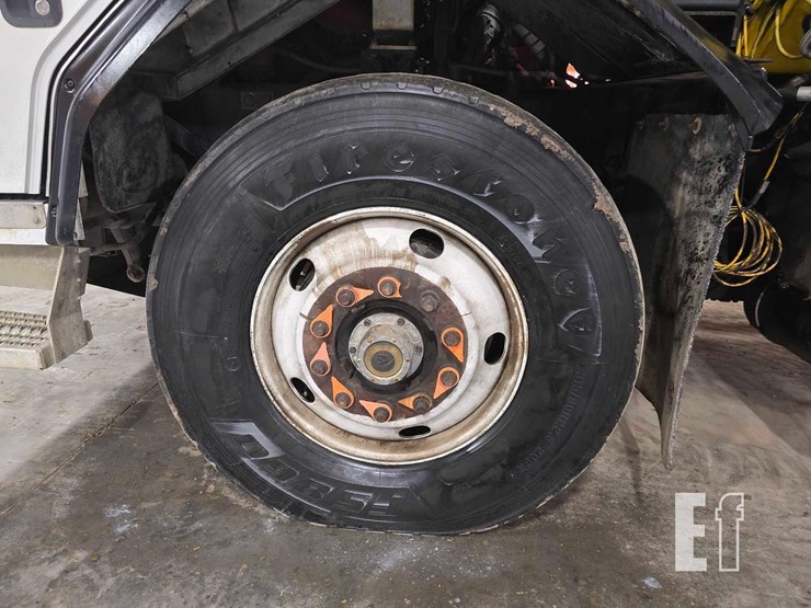 2018-peterbilt-320-image-29