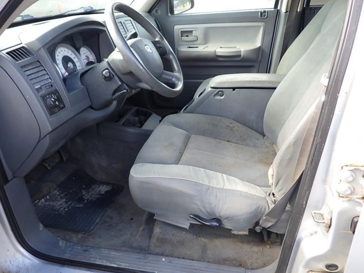 2005-dodge-dakota-image-23