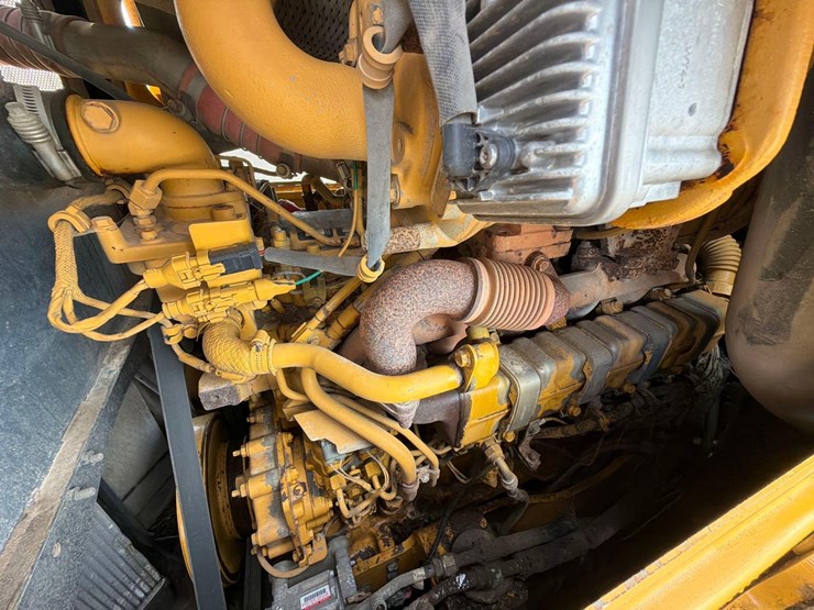 2019-deere-850k-lt-image-21