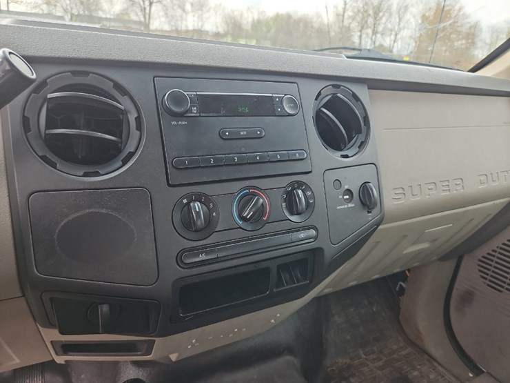 2009-ford-f250-xl-image-16