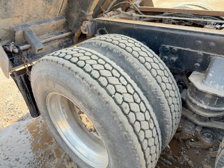 2001-kenworth-t800-image-22