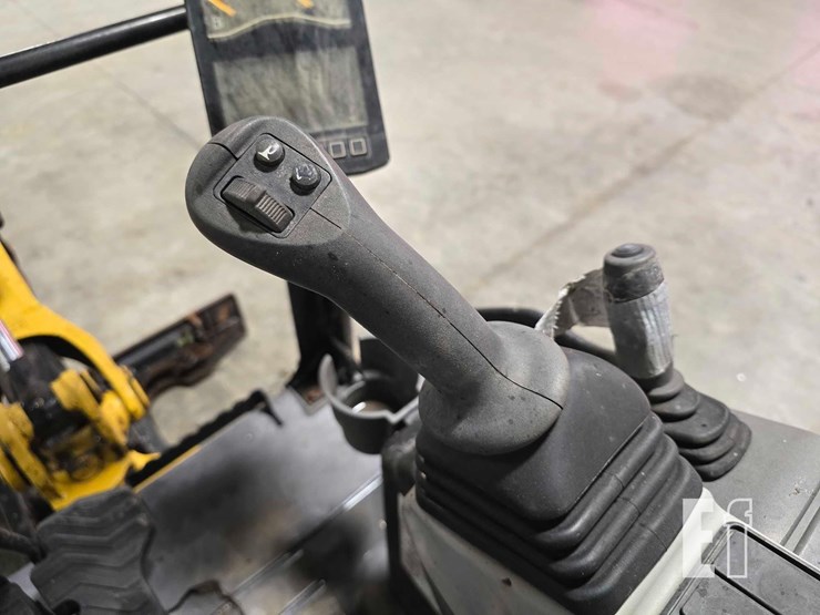 2021-caterpillar-301.8-image-17